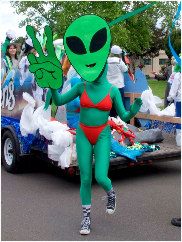 Aliens invade McMinnville!