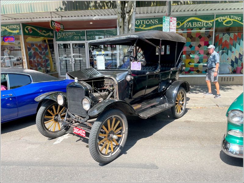 Cruising McMinnville Car Show - 2025