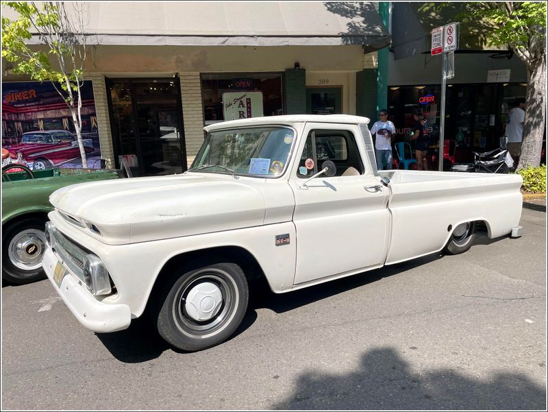 Cruising McMinnville Car Show - 2025