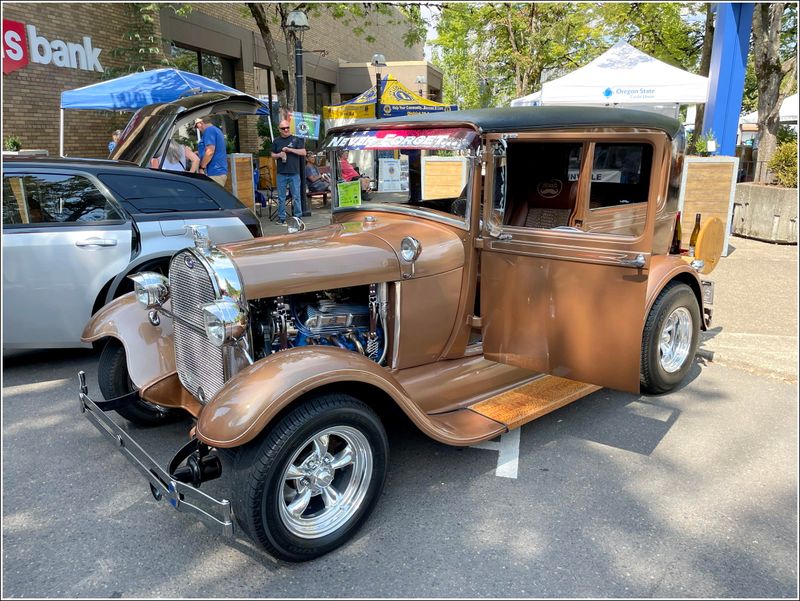 Cruising McMinnville Car Show - 2025