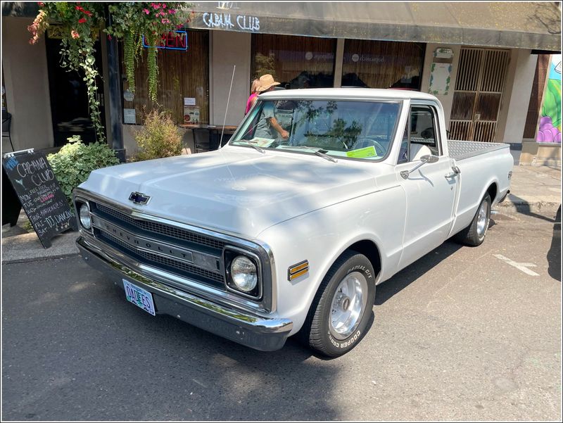 Cruising McMinnville Car Show - 2025
