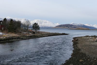 Stop along Kvfjord