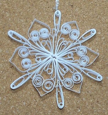 W white comb snowflake 02