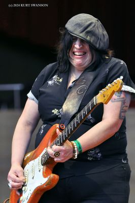 LAURA CHAVEZ