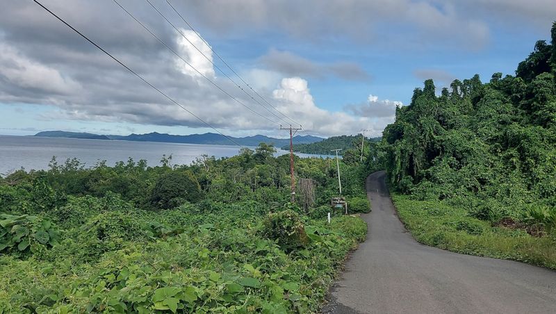 Road to Klabili village