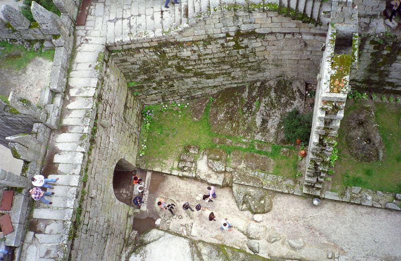 guimares 008castle.jpg