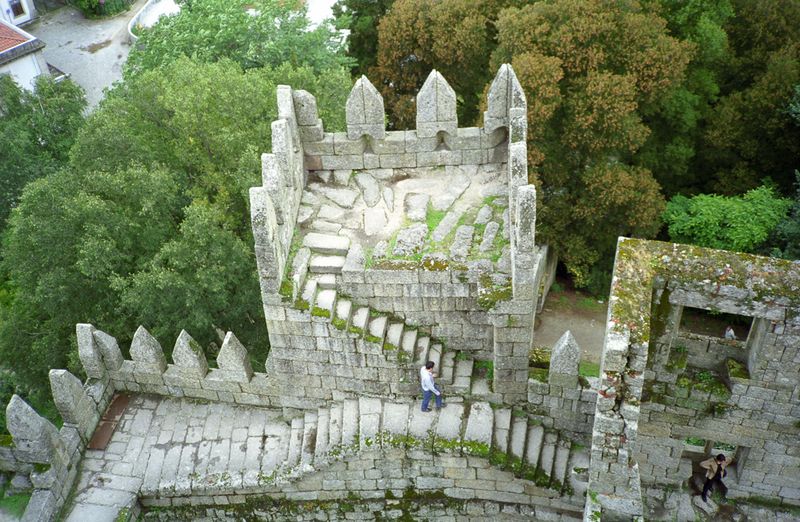 guimares 009castle.jpg