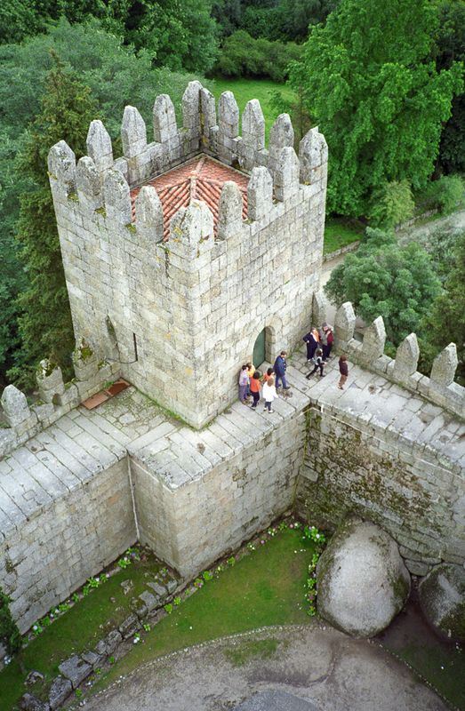 guimares 011castle.jpg