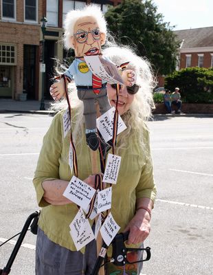 SRX01879DxO Lady With Little signs.jpg