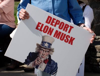 SRX01935DxO Deport Elon Musk.jpg