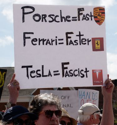 SRX01951DxO Porsche Ferrari Tesla.jpg