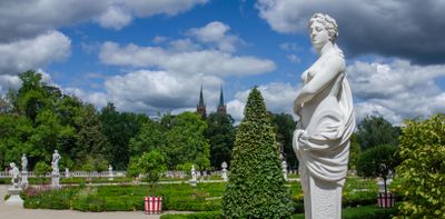 Statues & Sculptures
