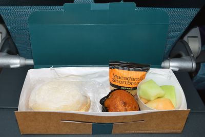 Content of Snack Box (CX 524)