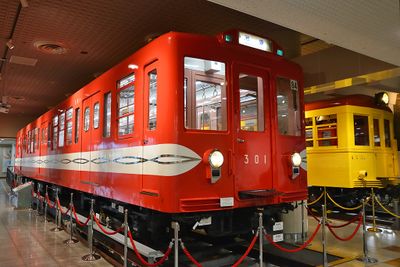 Marunouchi Line 301 Car (1)