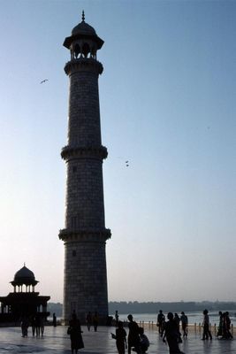 Agra (1988)