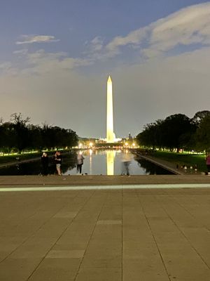 Evening view of the Washington Monument from the Lincoln Memorial 