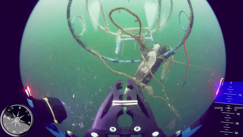 unrecovered crab pot