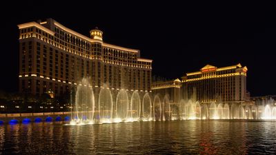Bellagio fountain at night