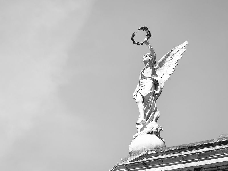 Esculptura por Pietro Bulgarelli, Teatro Nacional. 