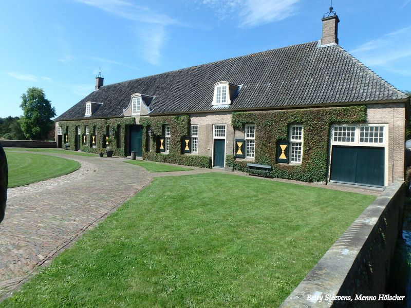 Huis Eerde: bijgebouwen