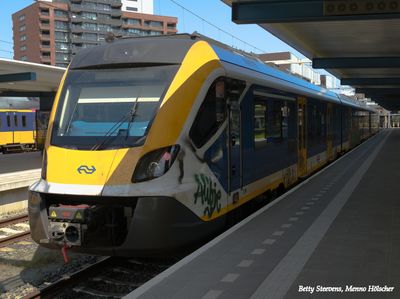 Station Enschede - een wachtende SNG