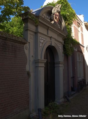 Deventer: Poortje in een zijstraat