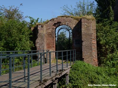 Deventer - Zutphen: Toegangspoort van kasteel Nijenbeek