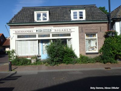 Voormalige boek- en sigarenwinkel - Former book- and cigar shop