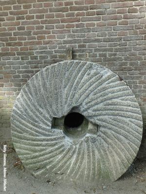 Molen Hackfort, molensteen - Watermill Hackfort, millstone