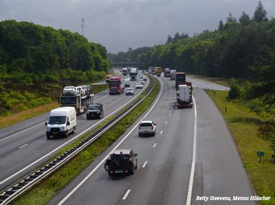 Steken de A28 over - Cross the A28 (motorway)