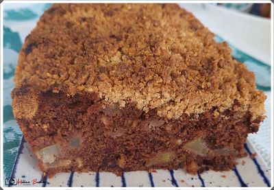Crumble cake poire- noisettes-chocolat de Carinne Teyssandier