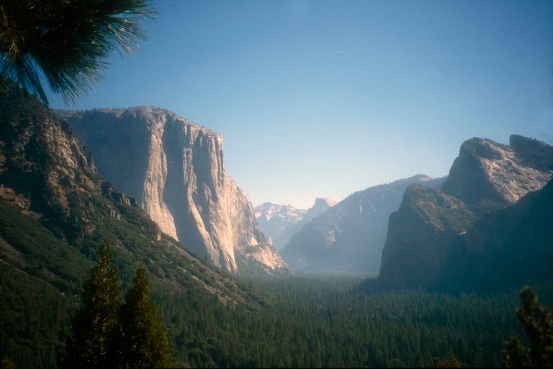 Yosemite, El Capitan on the left