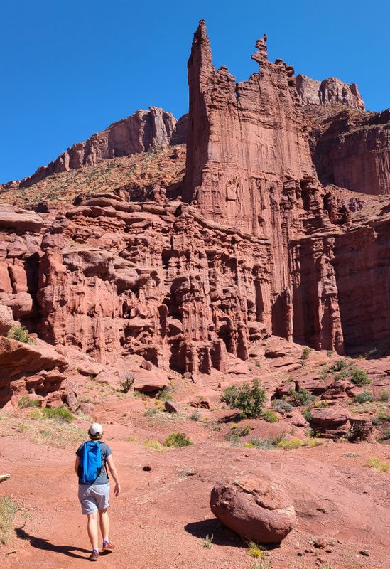 Fisher Towers, hiking with 'Ancient Art' tower ahead