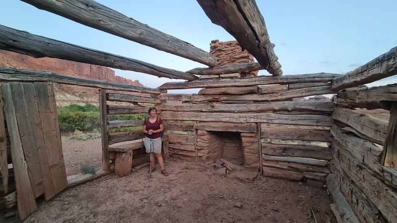 Day 4 Outlaw Cabin at Fort Ruin in evening