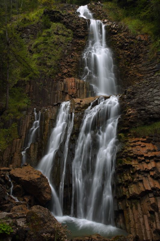 Waterfall over basalt columns, Pian de Frataces
