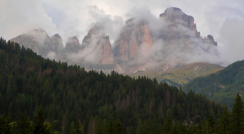 Partially cloudy Sassolungo