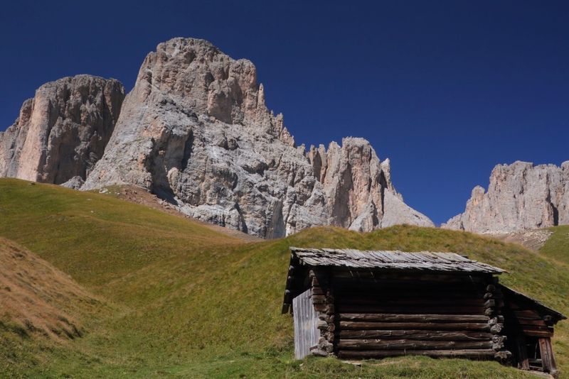 Sassolungo and shed