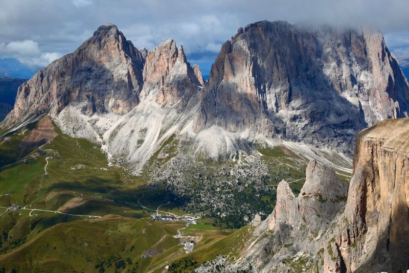 Sassolungo and Passo Sella, seen from high at Sas de Pordoi