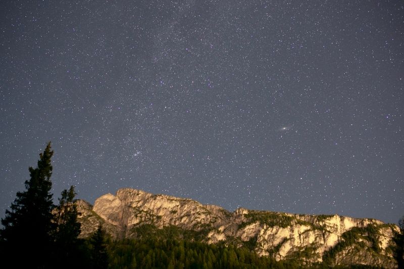 Cassiopeia, Perseus and Andromeda over the Furcela ridge