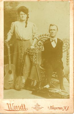 no arm fiddle player.jpg