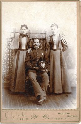 5th cavalry soldier and wife and sister1.jpg
