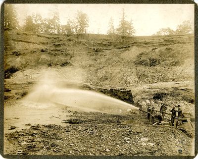 Siskiyou Hydraulic mining.jpg