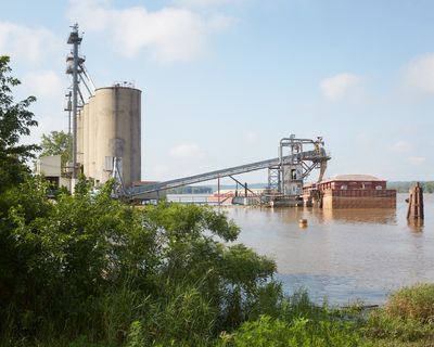 Loading Grain at Savanna 