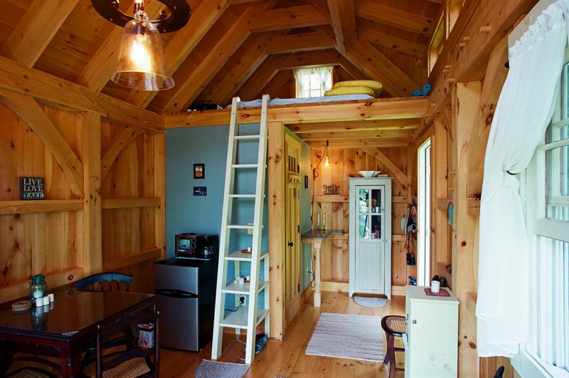 10_x_20_Grand_Victorian_Post__Beam_Cape_44709_Amston_CT-49720001-0 TG6MLR2020.jpg