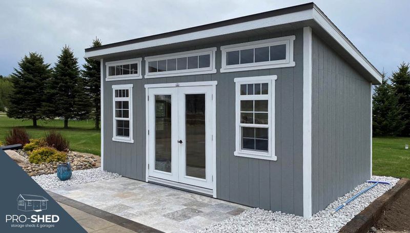 shed with 3 unequal windows 2 TG6MLR2020.jpg