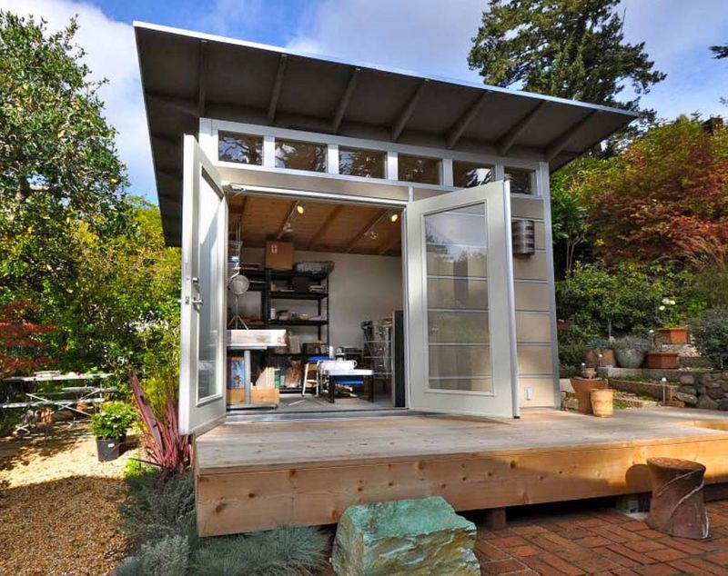 shed with 5 windows TG6MLR2020.jpg