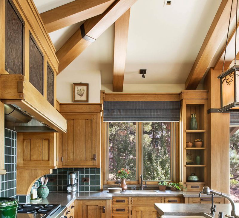 Cabinet molding