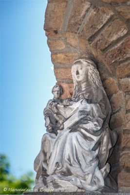 artoisstraat-3---zittende-maria-met-kind-1_34867144446_o.jpg