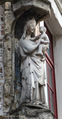 ezelstraat-nr-2---staande-maria-met-kind-foto3-1_32838115002_o.jpg