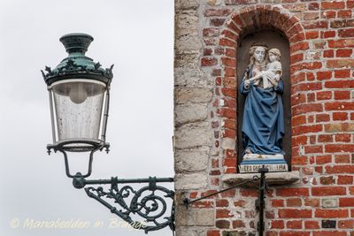 ezelstraat-nr-2--staande-maria-met-kind---foto-3-4_32838114842_o.jpg
